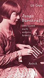Junge Buerokraft uebernimmt auch andere Arbeit